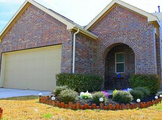 3049 Heather Grove Ln, Dickinson, TX 77539