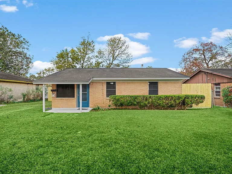411 Ulrich St — Photo 32