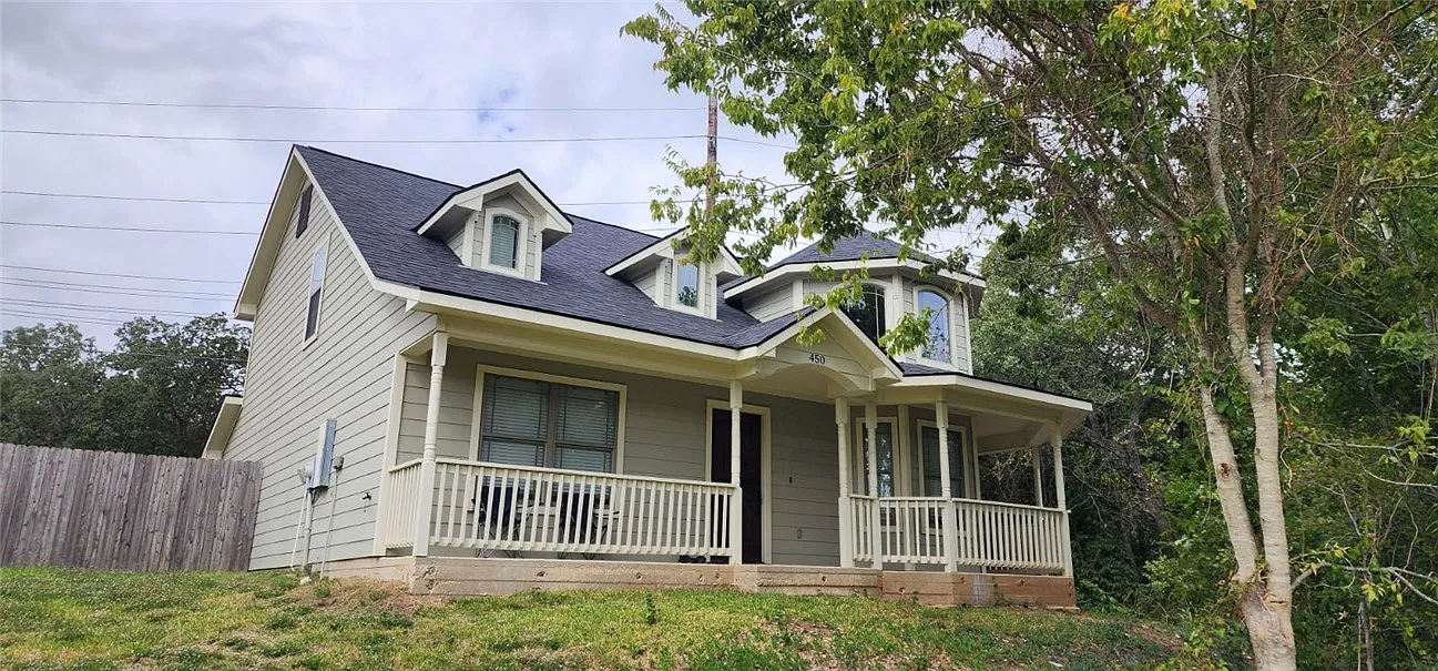 4 bed, 4.0 bath, 1895 sqft, $3,200 — Photo 1