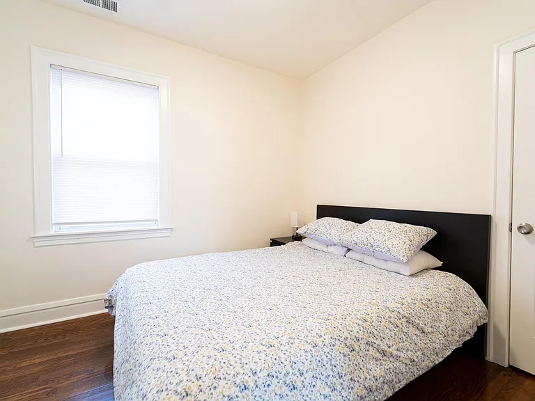 3328 S Lituanica Ave — Photo 8