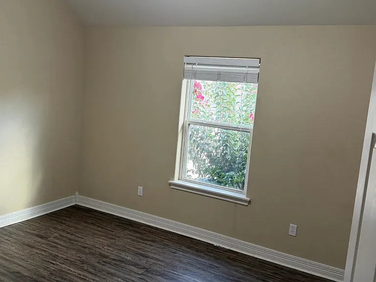 121 Helane Ln — Photo 8