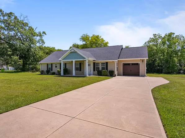 107 Oakland Ave, Broadway, NC 27505