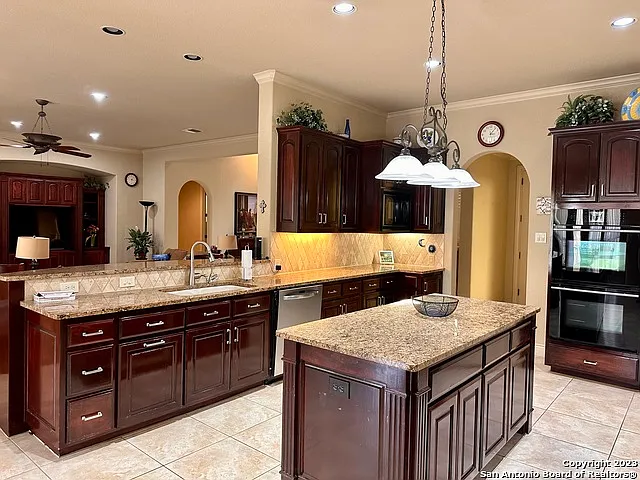 402 Cameron Cir — Photo 11