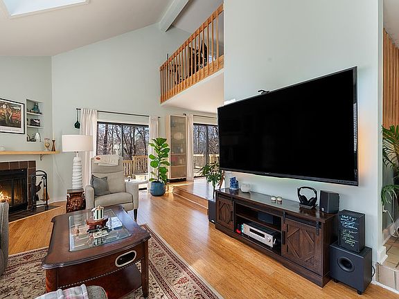 2nd image of 2901 Debra Dr