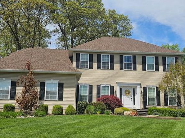 19 Prickett Ln, Hainesport, NJ 08036