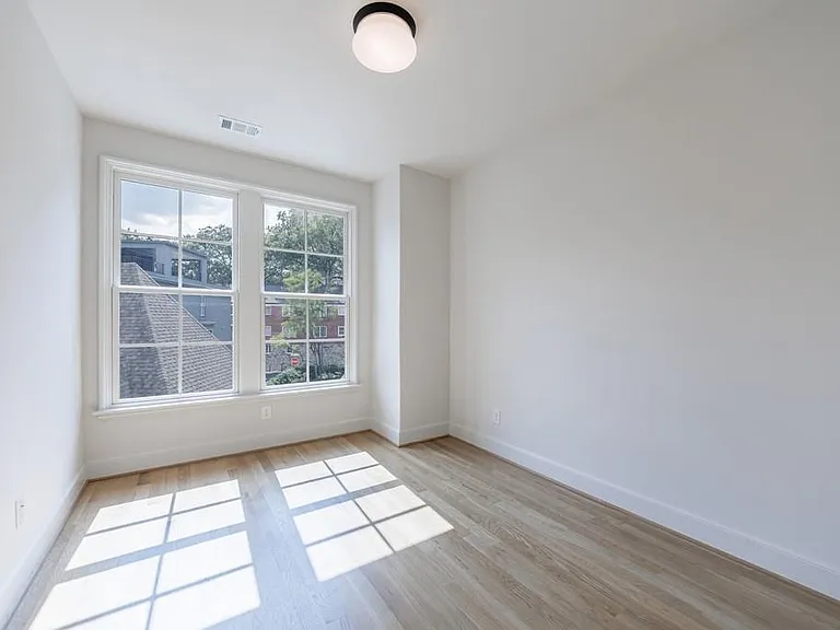 81 Delmont Dr NE — Photo 50