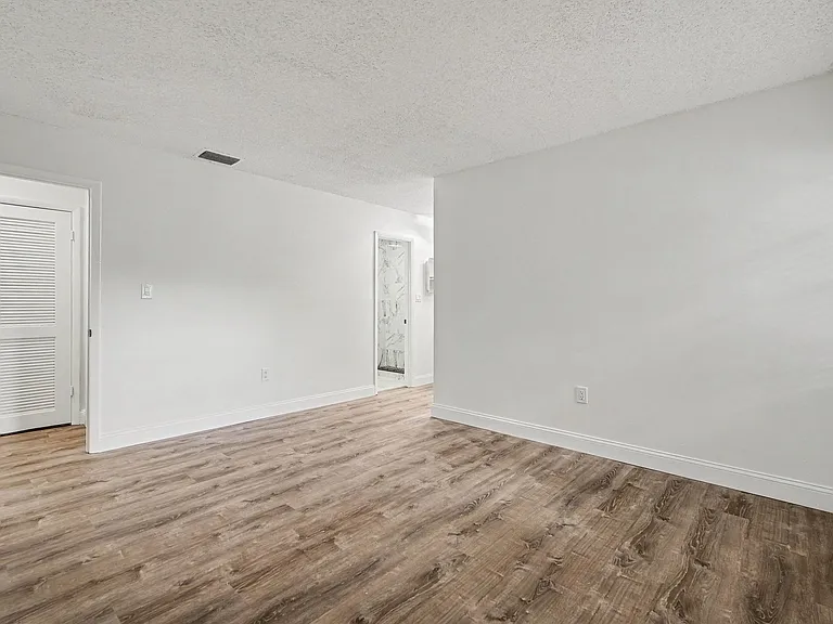 9208 N Connechusett Rd #C — Photo 18