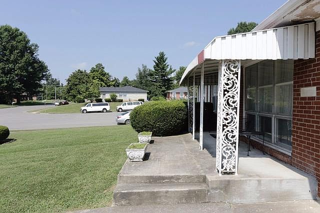 1st image of 1163 Oakwood Cir