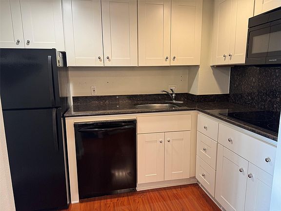5th image of 2016 Main St APT 2510