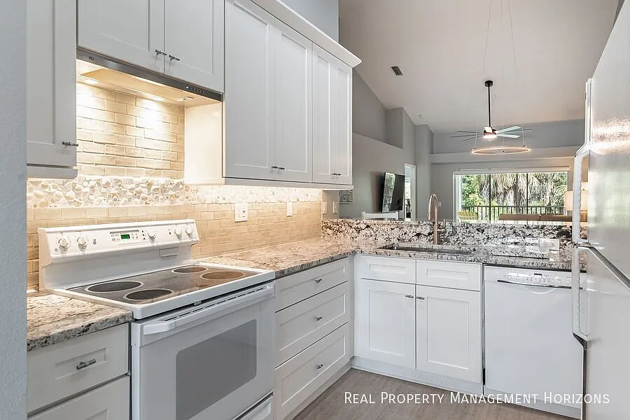 Resort-Style Sarasota Living at Stoneybrook Arbor Greens — Photo 4