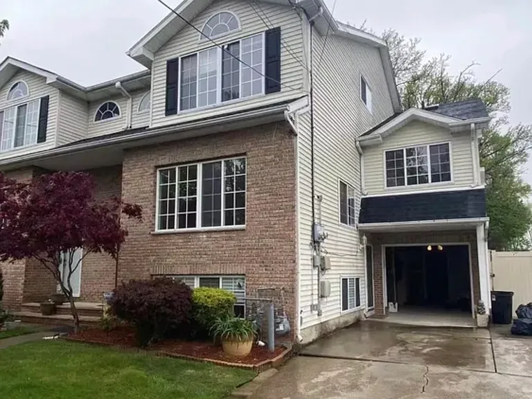 45 Sharrotts Rd #A — Photo 1