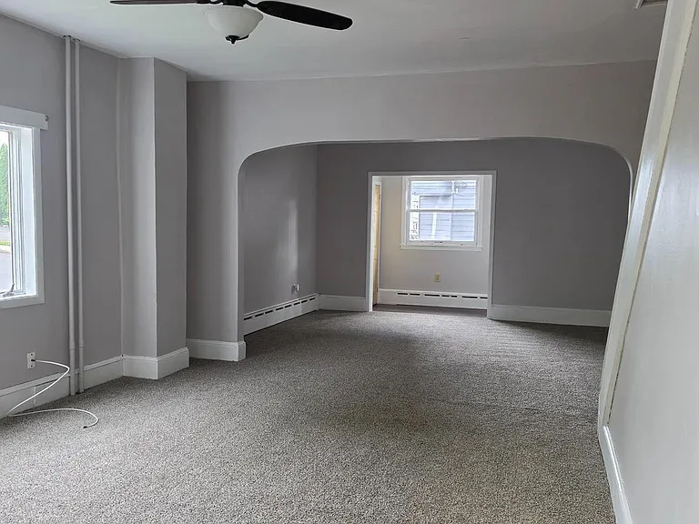 102 E Oak St — Photo 4
