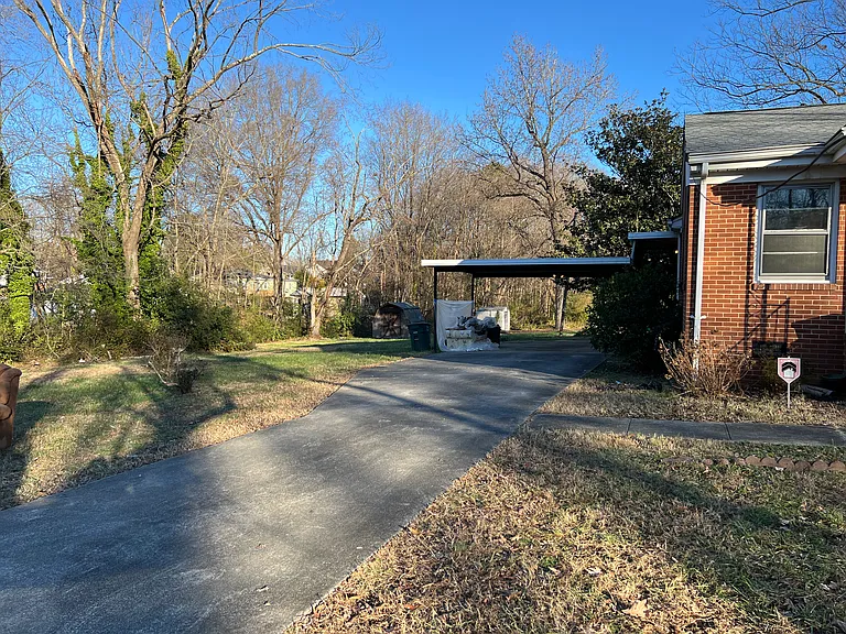 1002 Sykes Ave 3 BR, 1.5 Ba, LR, Den, +
Paved drive, two-car parking pad, extra lot for garden, roses, etc. Large shed. Large magnolia and pecan tree.