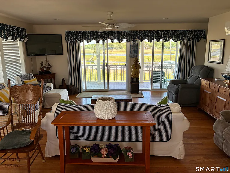 2 Buckingham Ave — Photo 7