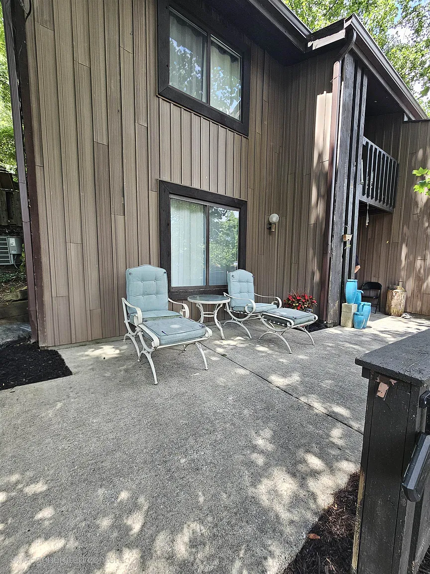 150 Cascade Dr photo 1