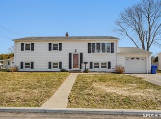 22 Sandy Hollow Dr, Waterford, CT 06385