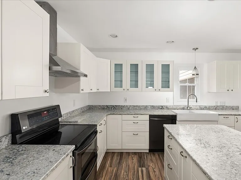 10 James Dr — Photo 7