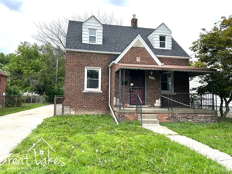 5233 Farmbrook St — Photo 1