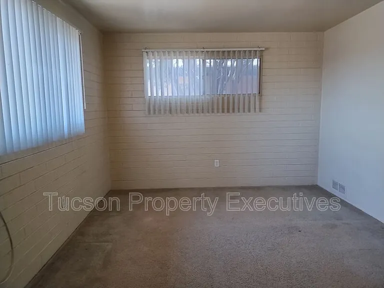8934 S Nogales Hwy — Photo 14