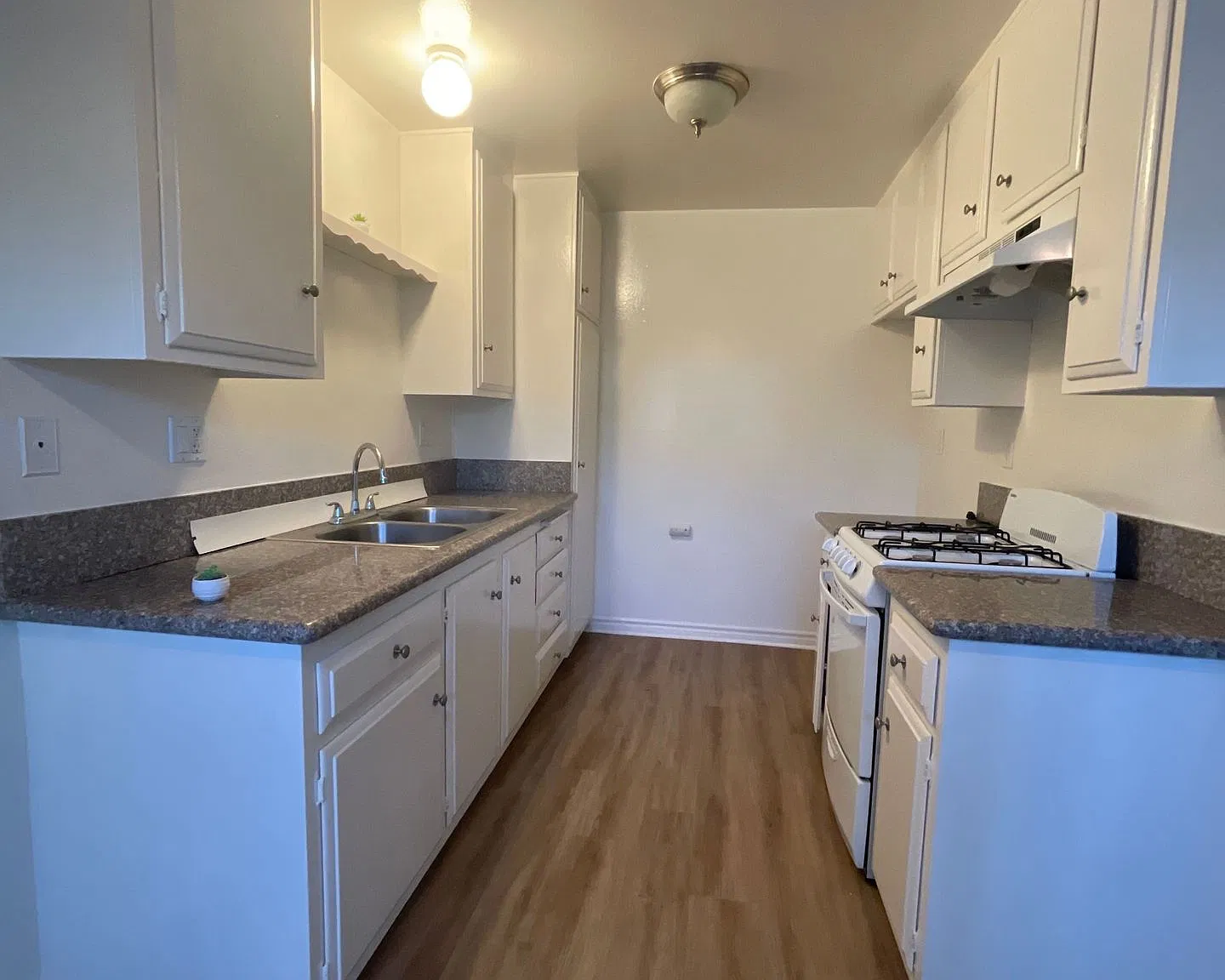 Arlington Apartments — Photo 1