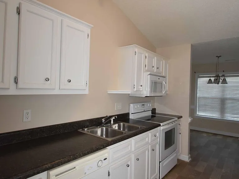 1205 Price Dr #B — Photo 6