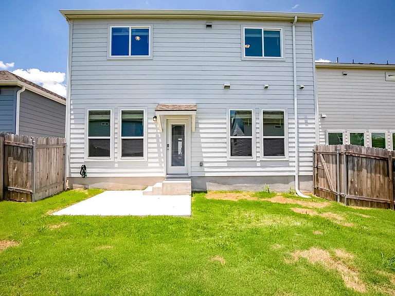 15107 Forum Ave — Photo 25