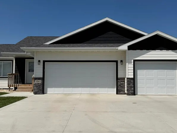 1641 5th St NW, Watertown, SD 57201