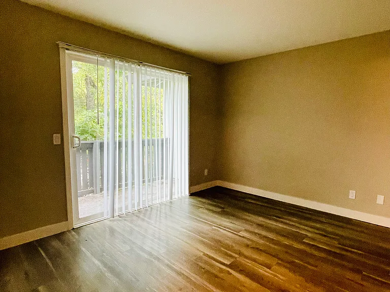 1x1- 650 SQFT - Bedroom