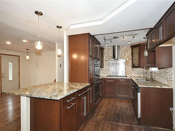 3rd image of 702 Dewberry Dr