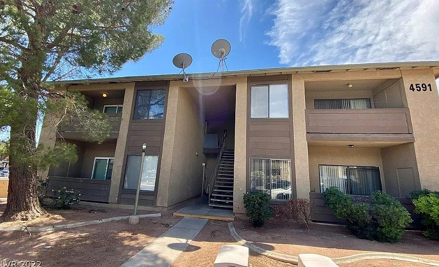 1st image of 4591 Carriage Park Dr APT B
