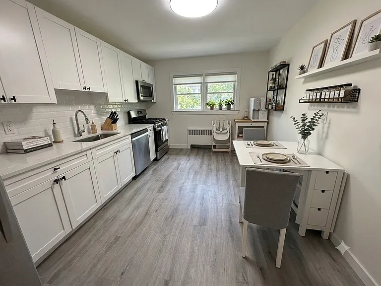 729 Broad Ave #5 — Photo 8