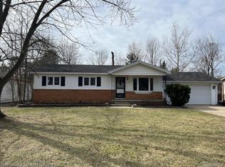 2615 Roselawn St, Wolverine Lake, MI 48390