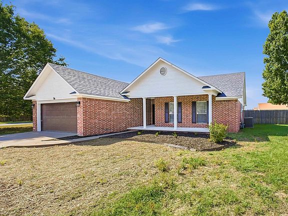 3rd image of 54 Fieldcrest Cir