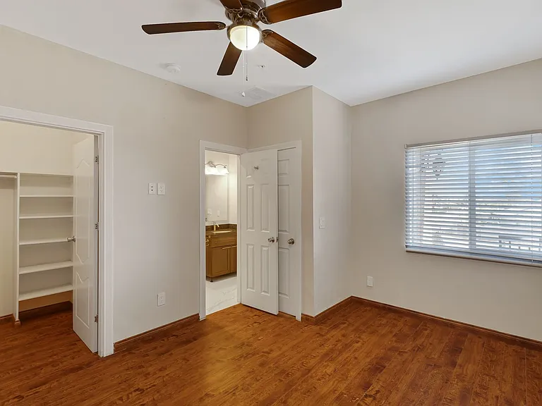 Desert View Apartments — Photo 38