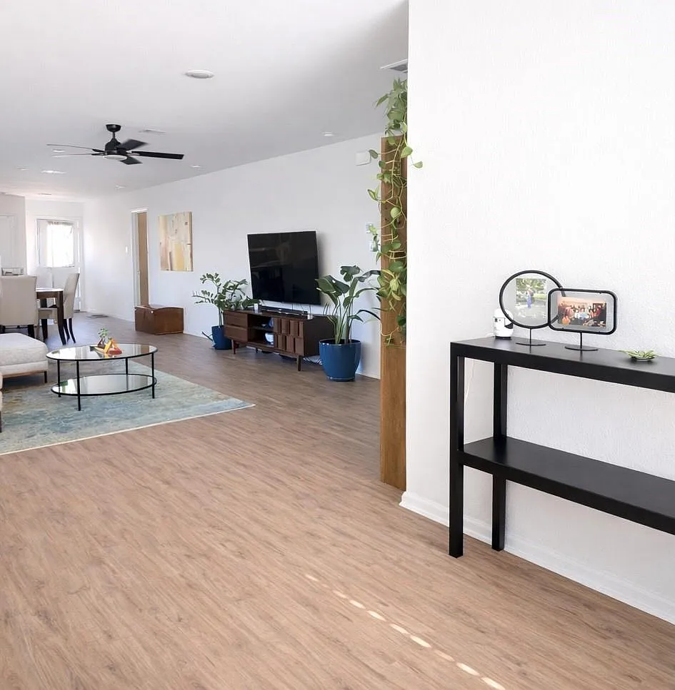 3 bed, 2.0 bath, 1470 sqft, $2,050 — Photo 3