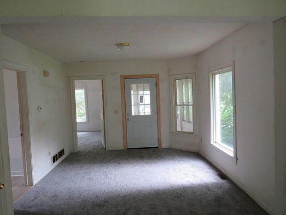 4th image of 1335 Princeton Ave