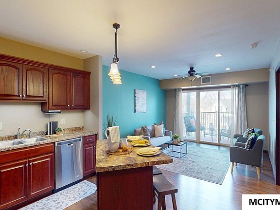 5th image of 809 7th Ave N APT 212