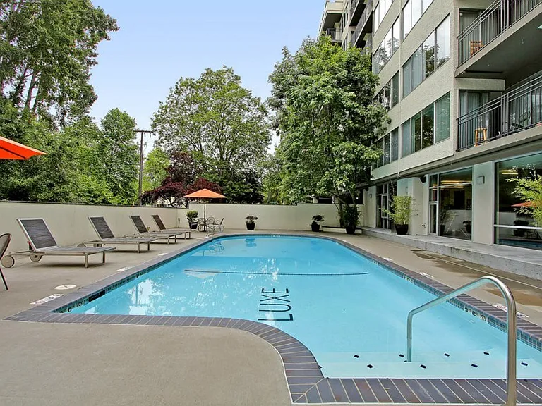 Luxe at Meridian — Photo 19