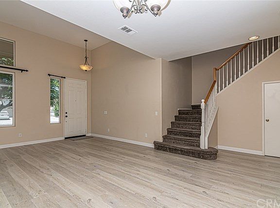 4th image of 1863 Villines Ave