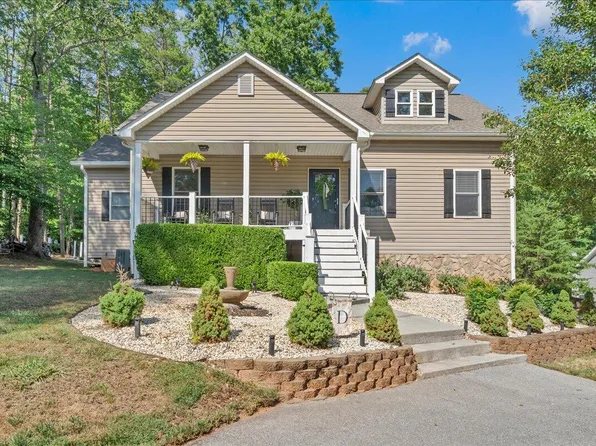 1054 Allendale Dr, Moneta, VA 24121