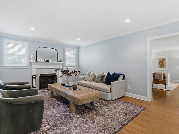 4th image of 2833 Sugartree Rd