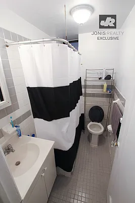 Rented by Jonis Realty | media 4