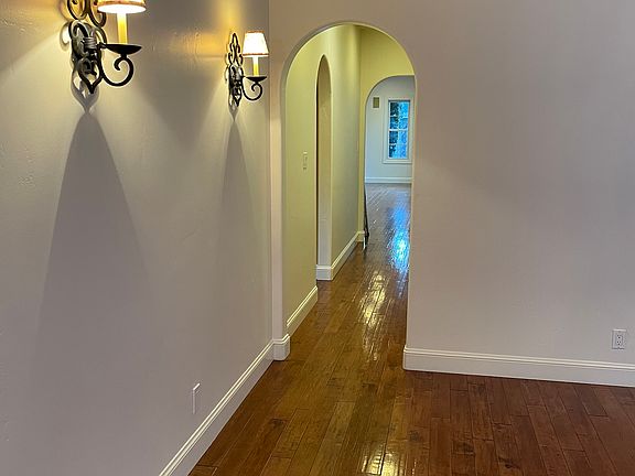 4th image of 502 King St