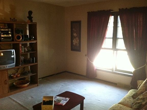 3rd image of 10008 Taylor Dr