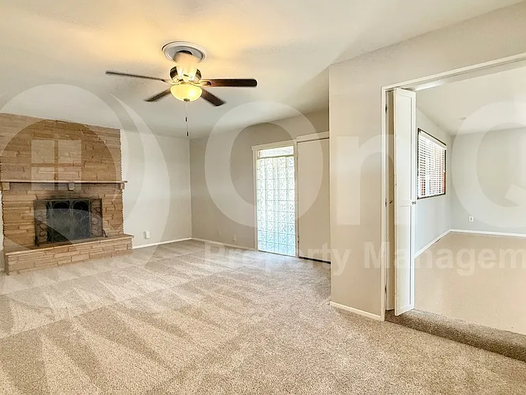 1730 W Northview Ave — Photo 12