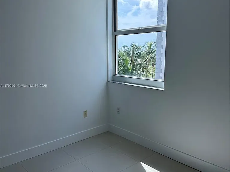 9201 Collins Ave #524 — Photo 17