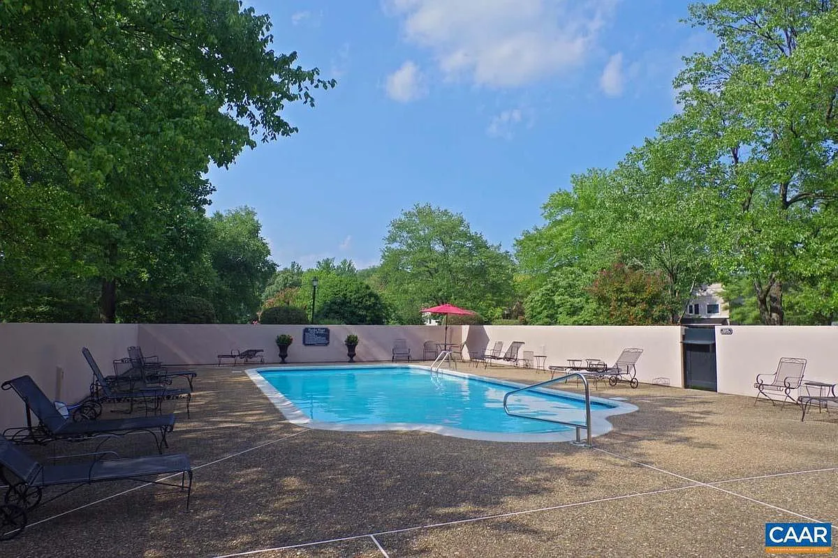 1578 Garden Ct — Photo 2