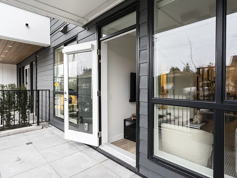 717 Como Lake Ave — Photo 8
