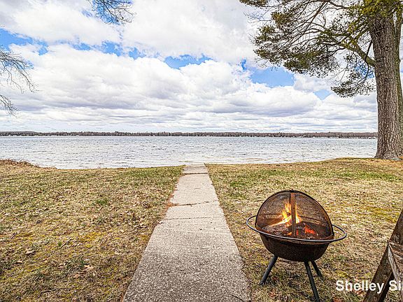 2nd image of 2268 Wolf Lake Dr