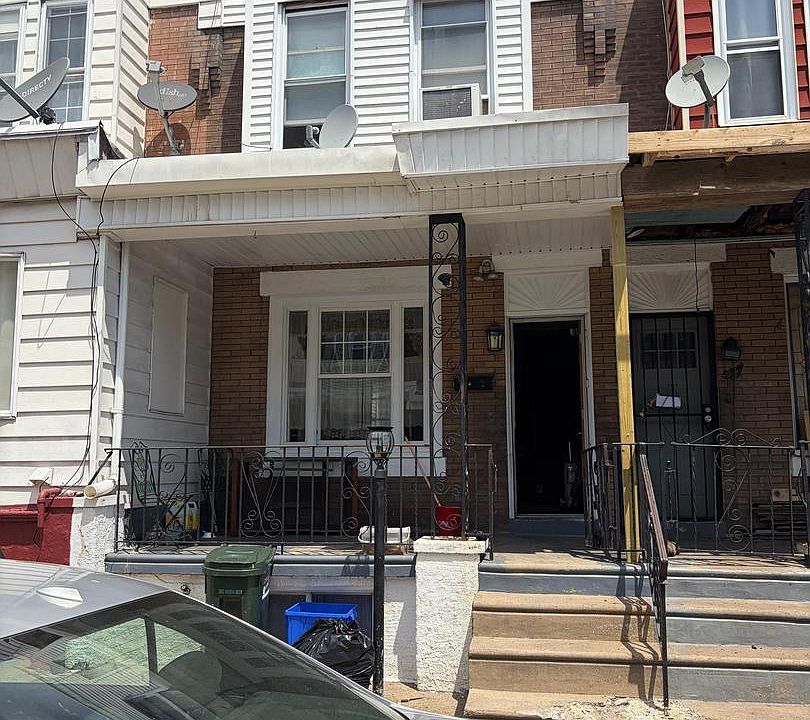 1st image of 915 E Schiller St